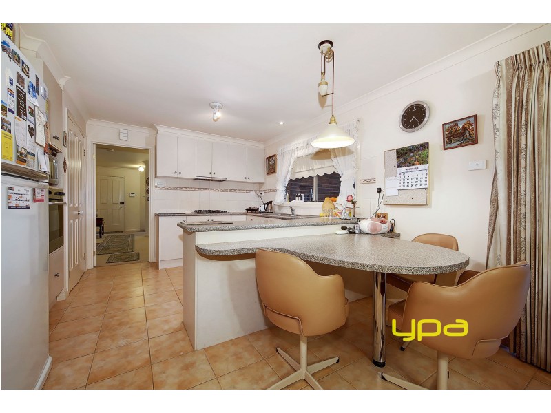 17 Johnston Way, Taylors Hill VIC 3037