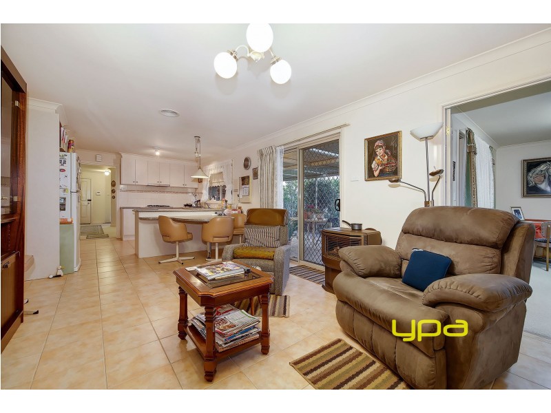 17 Johnston Way, Taylors Hill VIC 3037