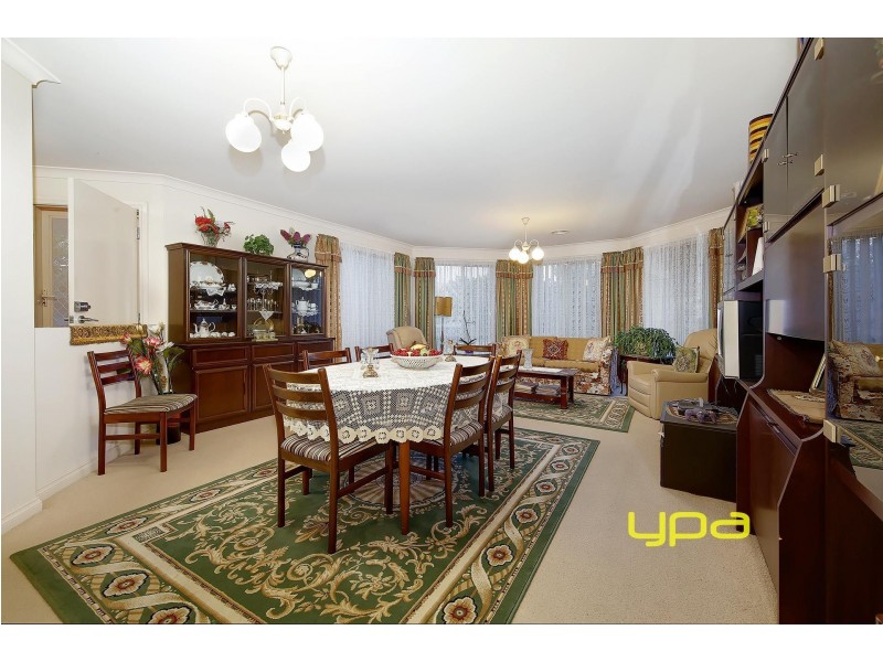 17 Johnston Way, Taylors Hill VIC 3037