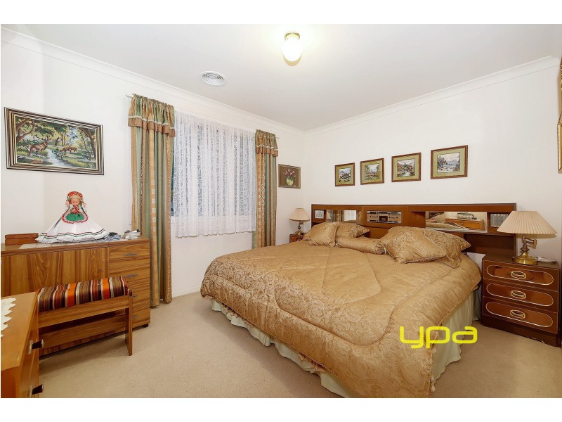 17 Johnston Way, Taylors Hill VIC 3037