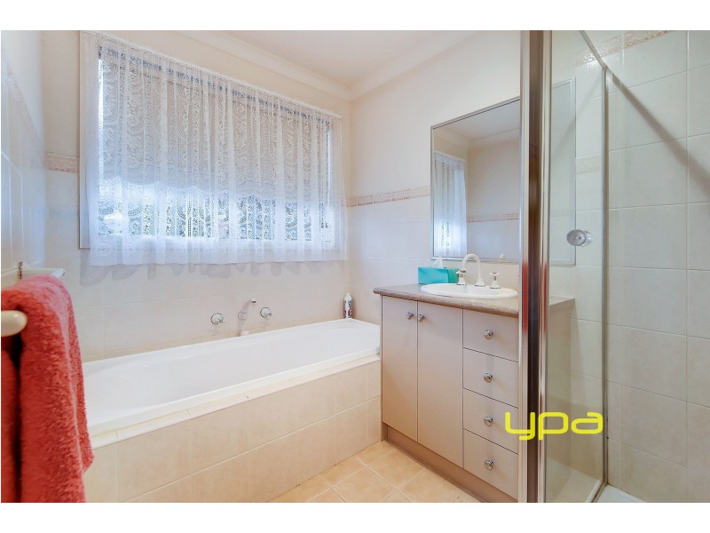 17 Johnston Way, Taylors Hill VIC 3037