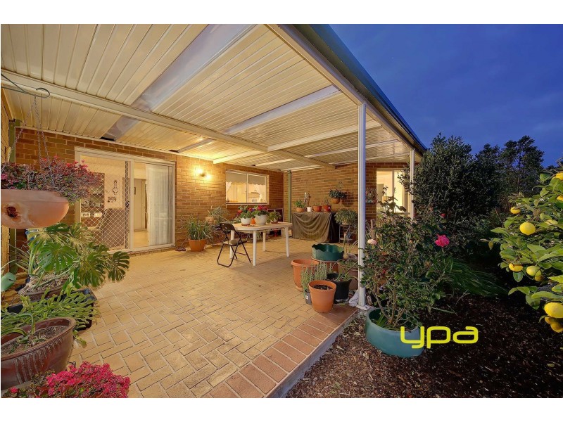 17 Johnston Way, Taylors Hill VIC 3037