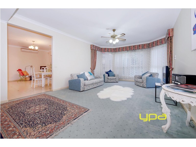 12 Tasman Crescent, Taylors Lakes VIC 3038