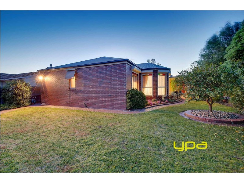12 Tasman Crescent, Taylors Lakes VIC 3038