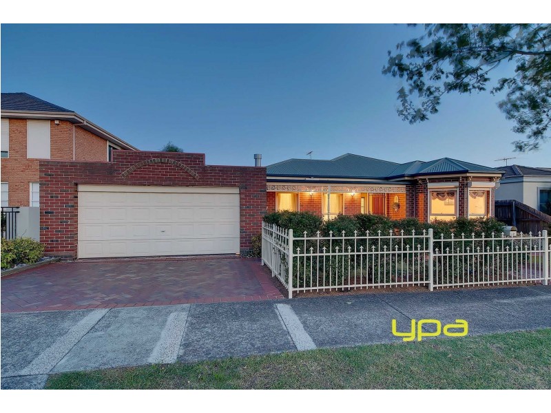 12 Tasman Crescent, Taylors Lakes VIC 3038