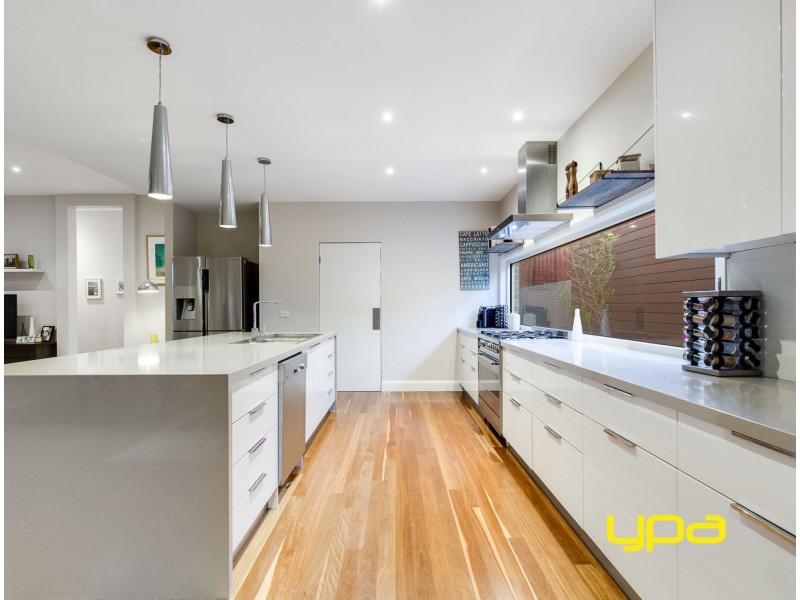 15 Flagstaff Lane, Taylors Hill VIC 3037