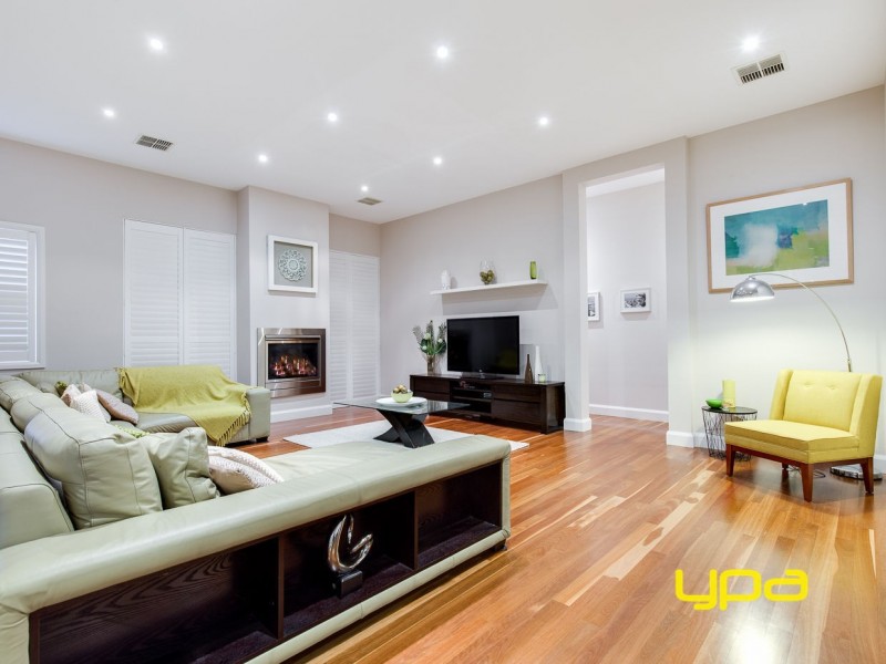 15 Flagstaff Lane, Taylors Hill VIC 3037