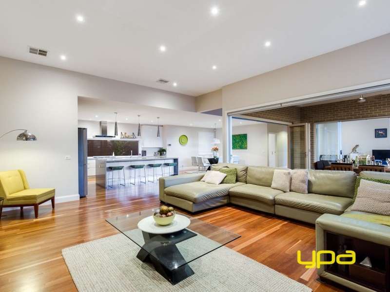 15 Flagstaff Lane, Taylors Hill VIC 3037