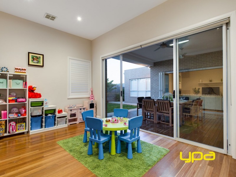 15 Flagstaff Lane, Taylors Hill VIC 3037