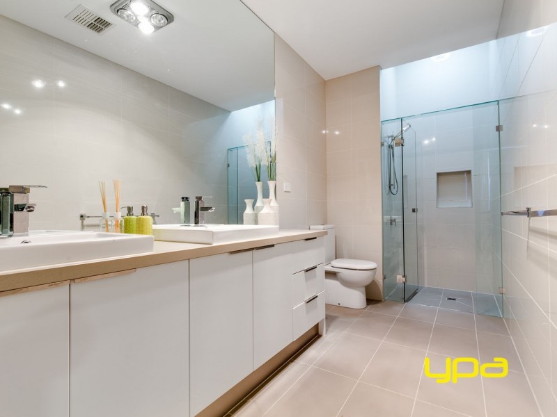 15 Flagstaff Lane, Taylors Hill VIC 3037