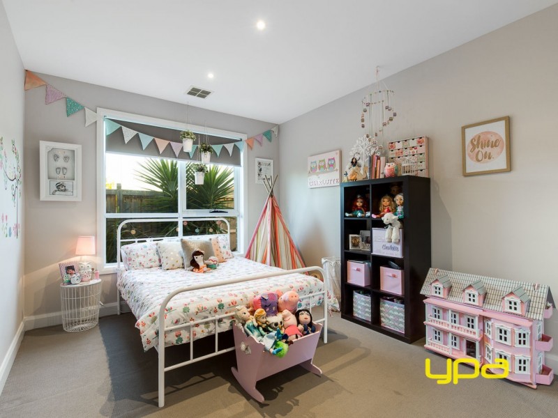 15 Flagstaff Lane, Taylors Hill VIC 3037