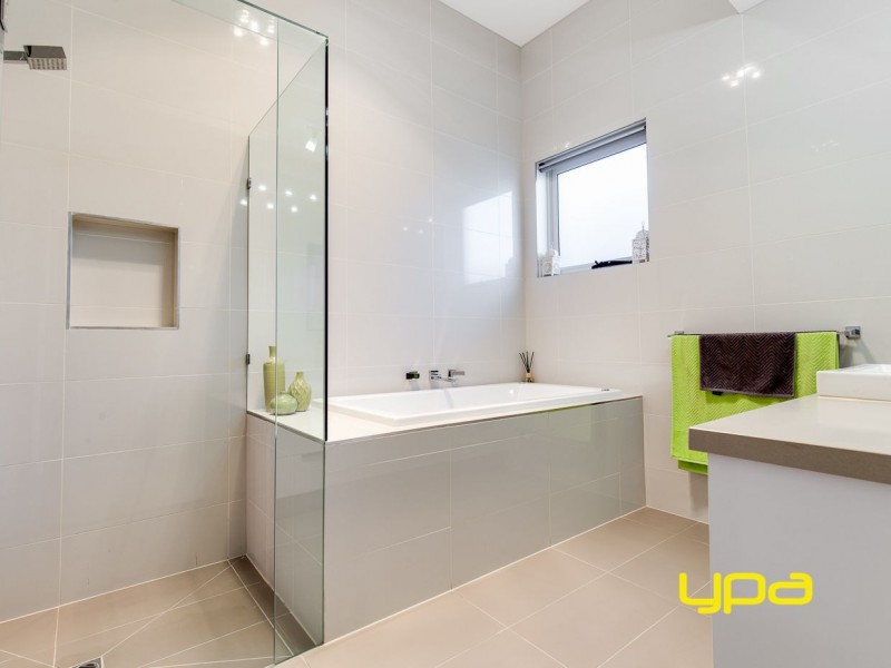 15 Flagstaff Lane, Taylors Hill VIC 3037