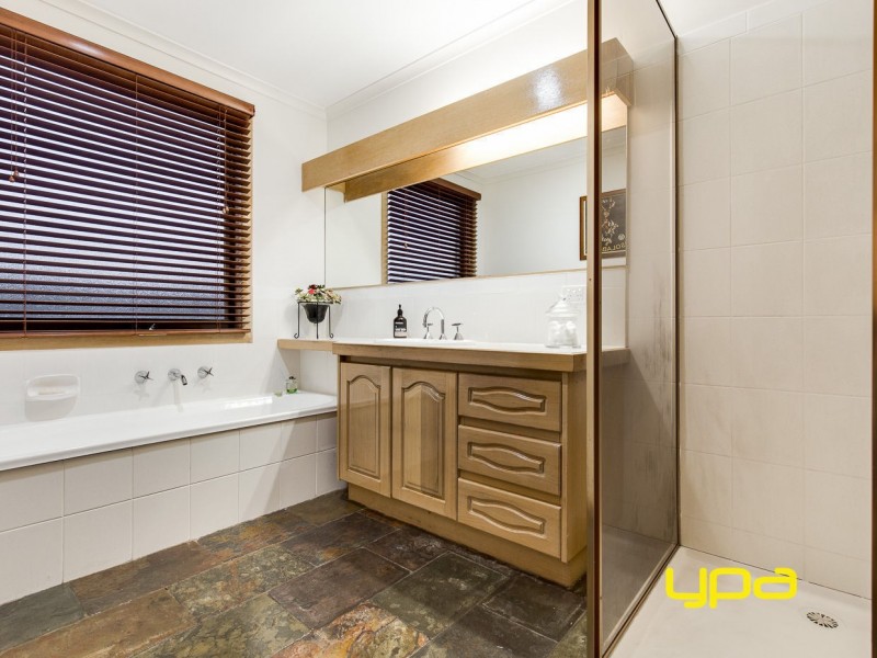 17 Alcott Place, Delahey VIC 3037