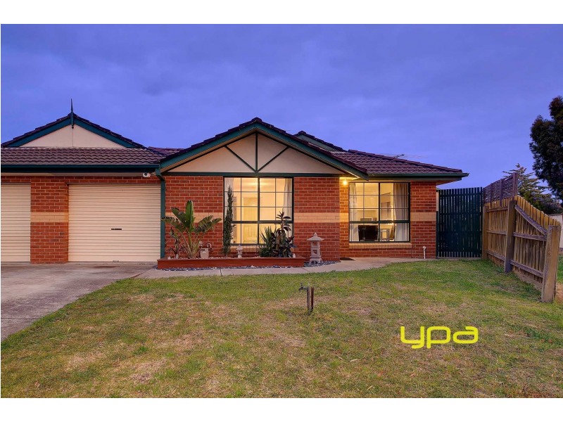 2/32 Chris Court, Hillside VIC 3037