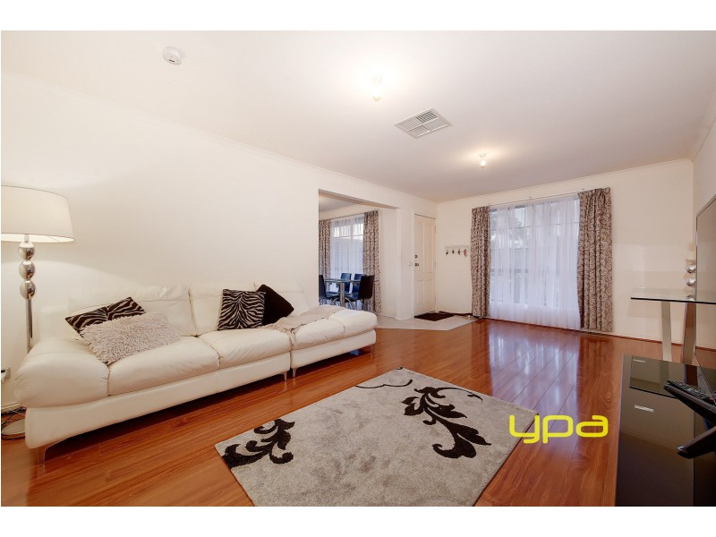 2/32 Chris Court, Hillside VIC 3037