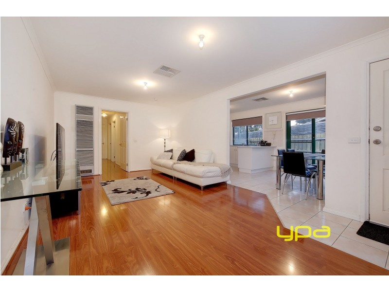 2/32 Chris Court, Hillside VIC 3037