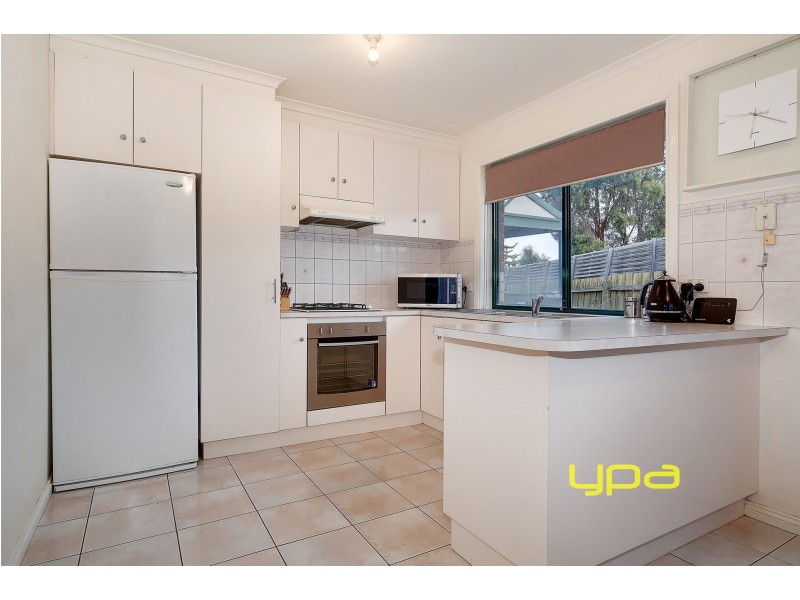 2/32 Chris Court, Hillside VIC 3037