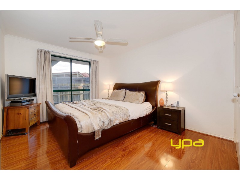 2/32 Chris Court, Hillside VIC 3037