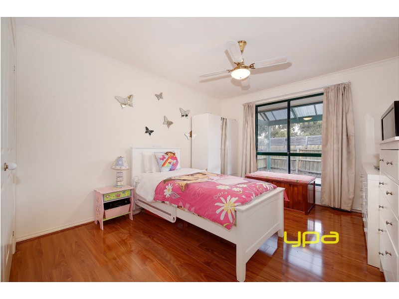 2/32 Chris Court, Hillside VIC 3037