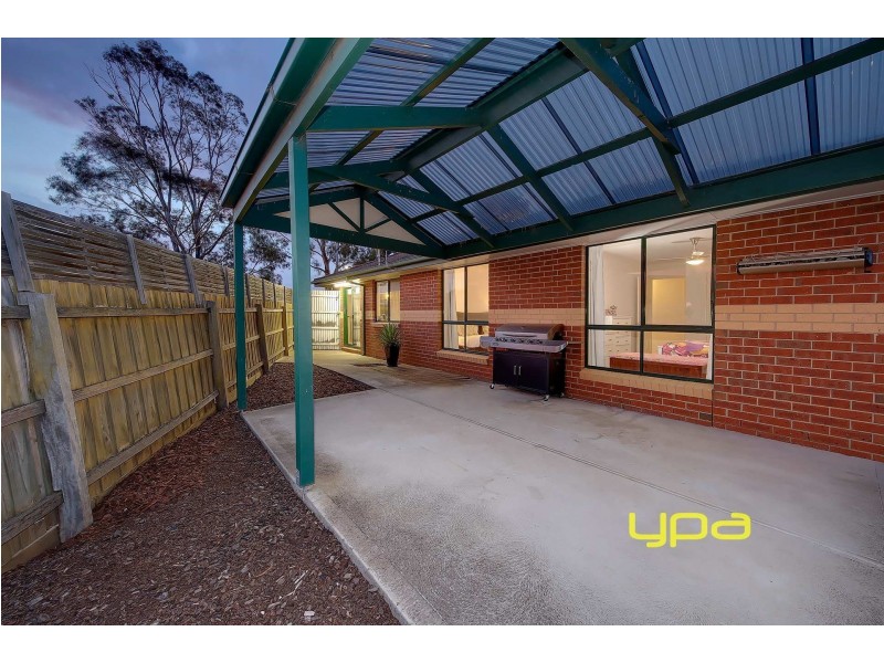 2/32 Chris Court, Hillside VIC 3037