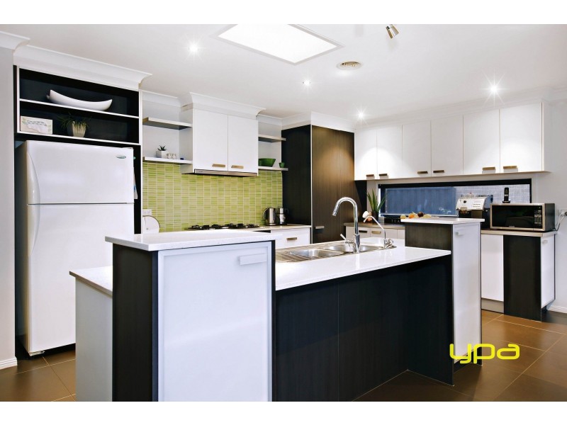 39 Cassan Way, Caroline Springs VIC 3023