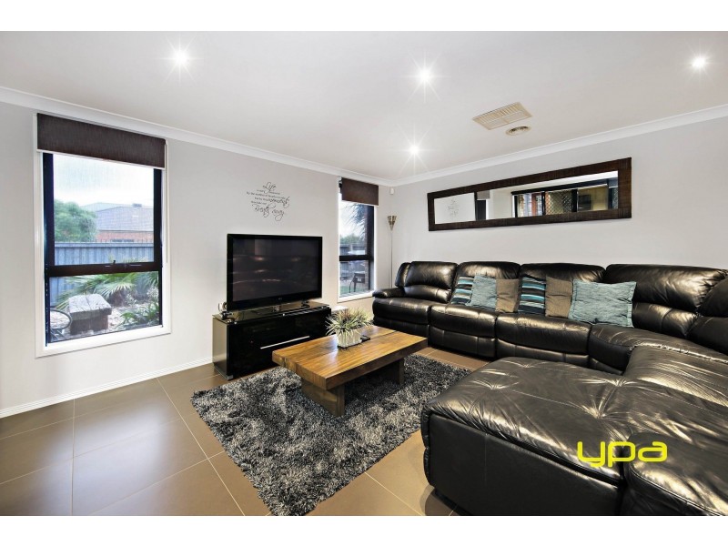 39 Cassan Way, Caroline Springs VIC 3023