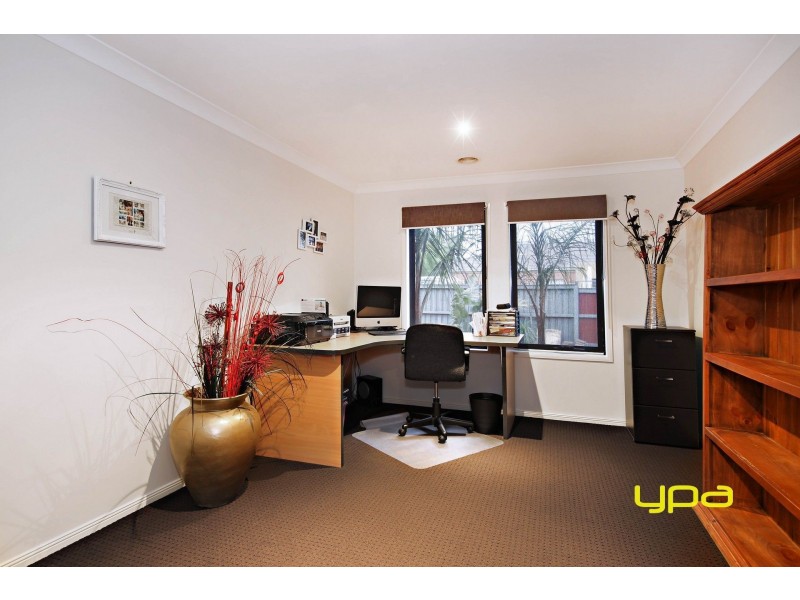 39 Cassan Way, Caroline Springs VIC 3023