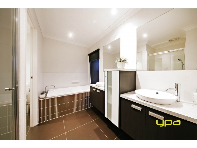 39 Cassan Way, Caroline Springs VIC 3023