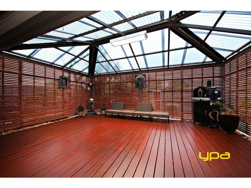 39 Cassan Way, Caroline Springs VIC 3023