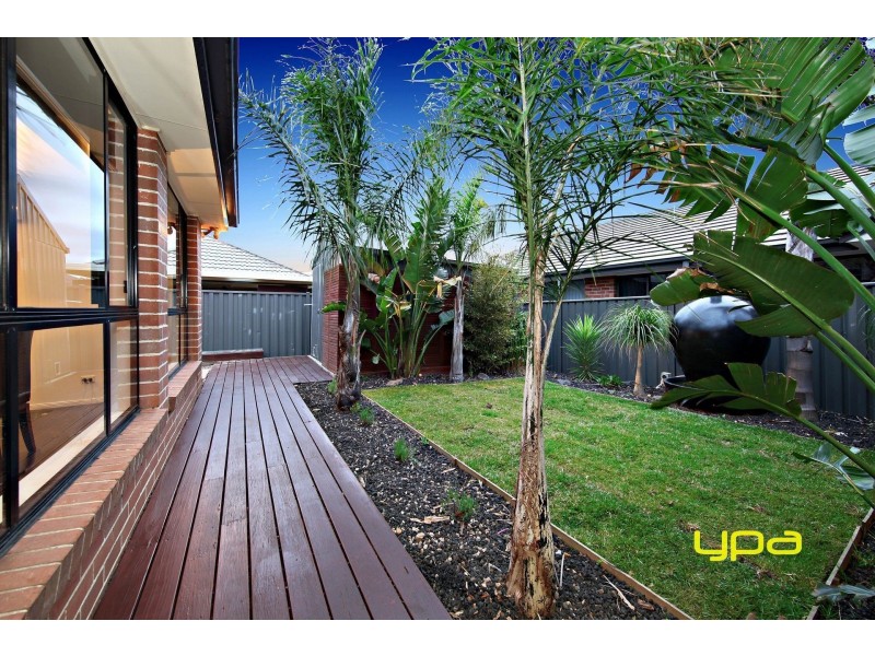 39 Cassan Way, Caroline Springs VIC 3023