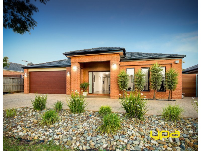 7 Coogee Drive, Taylors Hill VIC 3037