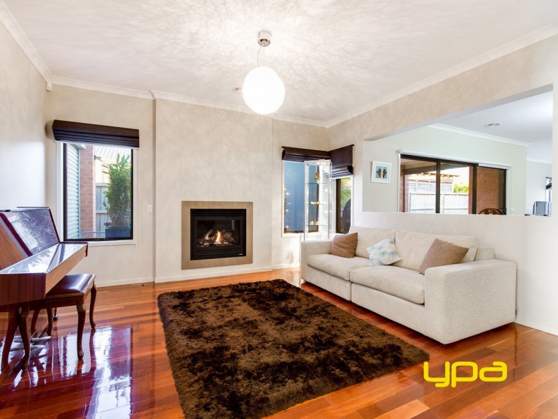 7 Coogee Drive, Taylors Hill VIC 3037
