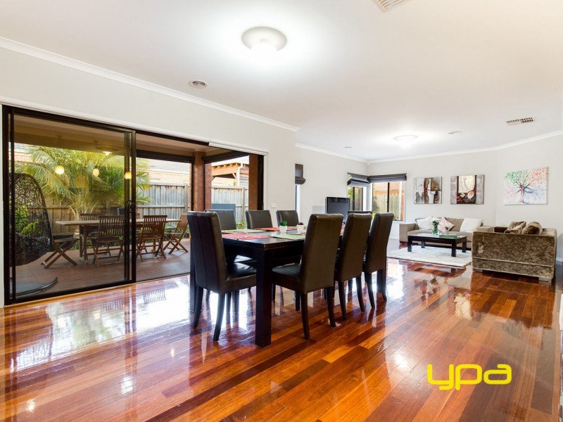 7 Coogee Drive, Taylors Hill VIC 3037