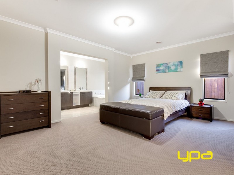 7 Coogee Drive, Taylors Hill VIC 3037