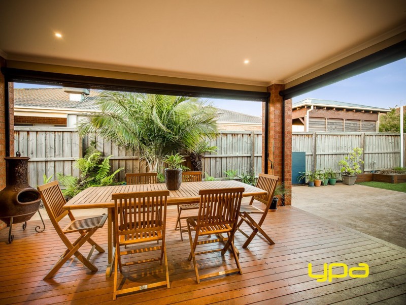 7 Coogee Drive, Taylors Hill VIC 3037