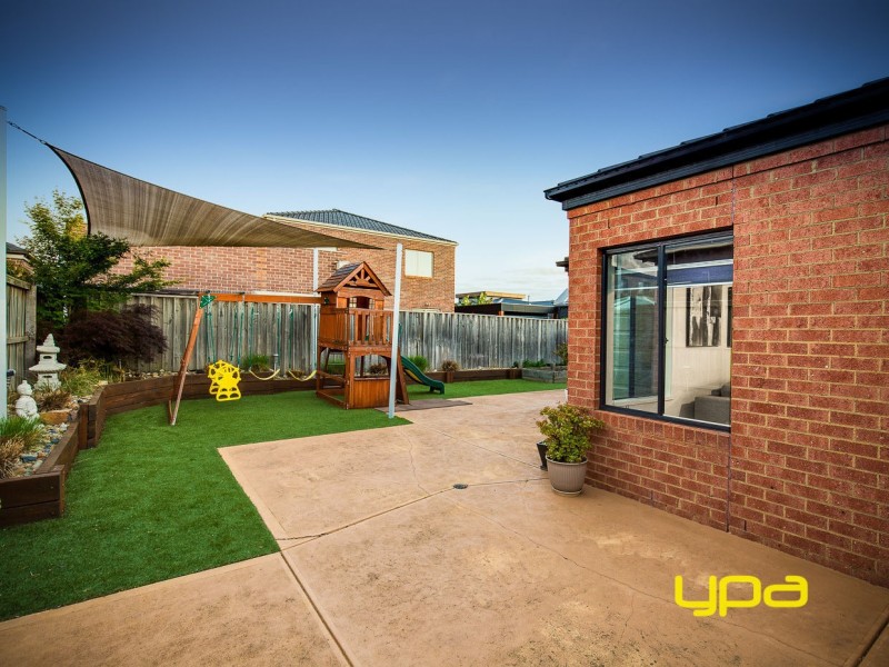 7 Coogee Drive, Taylors Hill VIC 3037