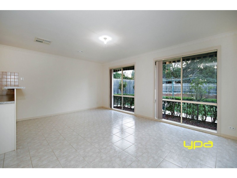 8 Varna Court, Hillside VIC 3037