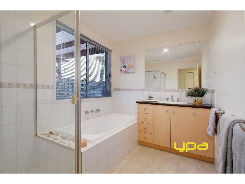 16 Timele Drive, Hillside VIC 3037