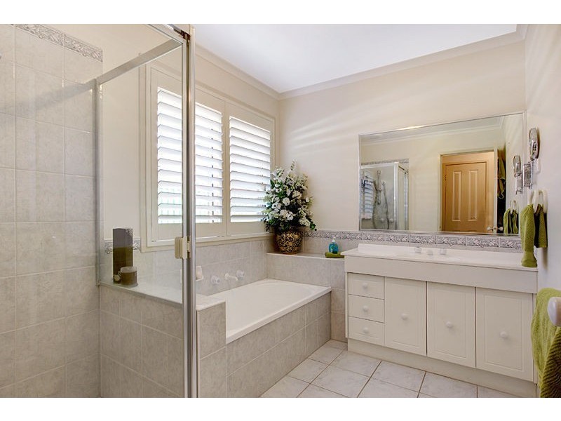 34 Hume Drive, Sydenham VIC 3037