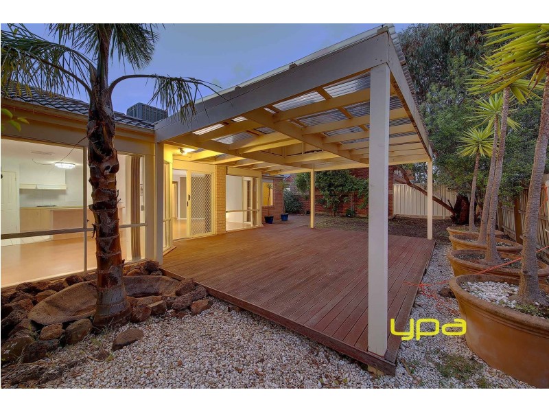 11 Ozzimo Drive, Hillside VIC 3037