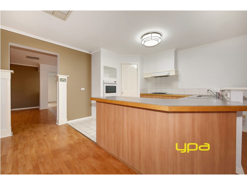 11 Ozzimo Drive, Hillside VIC 3037