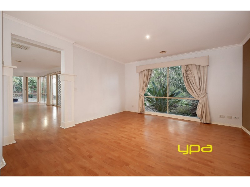 11 Ozzimo Drive, Hillside VIC 3037