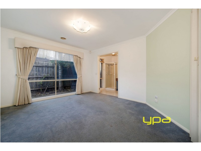 11 Ozzimo Drive, Hillside VIC 3037