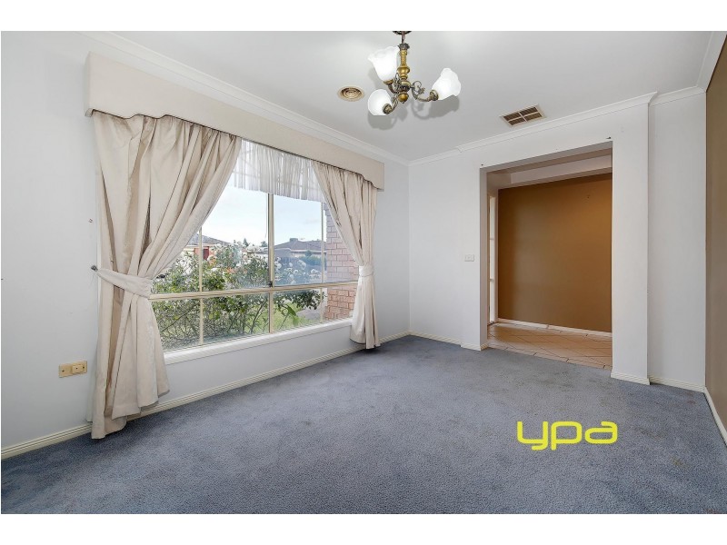 11 Ozzimo Drive, Hillside VIC 3037