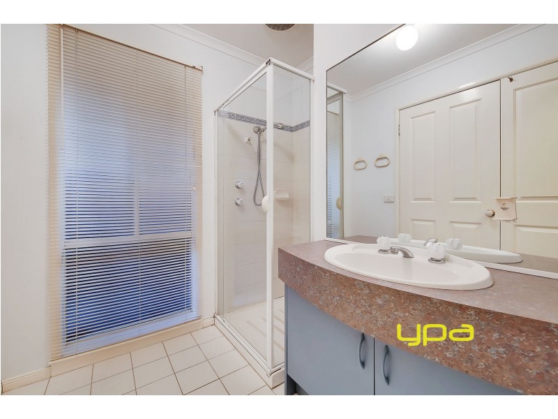 11 Ozzimo Drive, Hillside VIC 3037