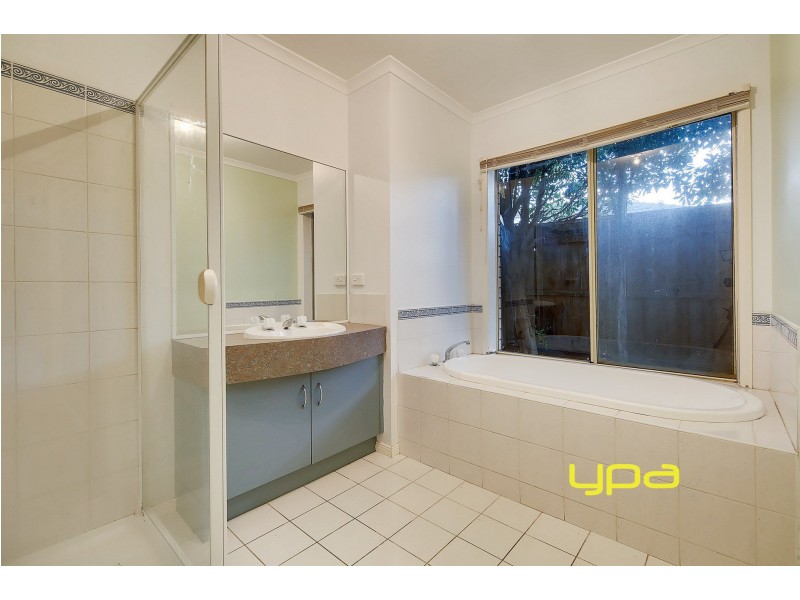 11 Ozzimo Drive, Hillside VIC 3037