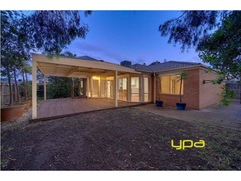 11 Ozzimo Drive, Hillside VIC 3037