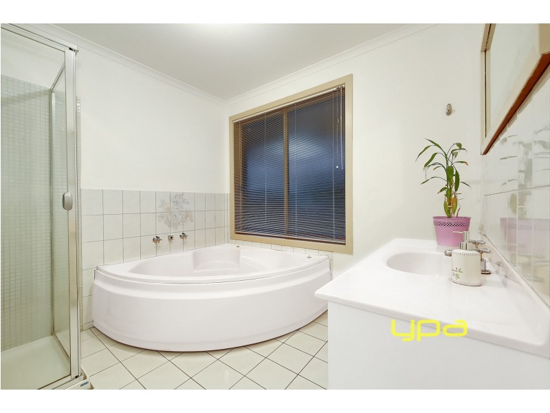 23 Eagle Terrace, Taylors Lakes VIC 3038