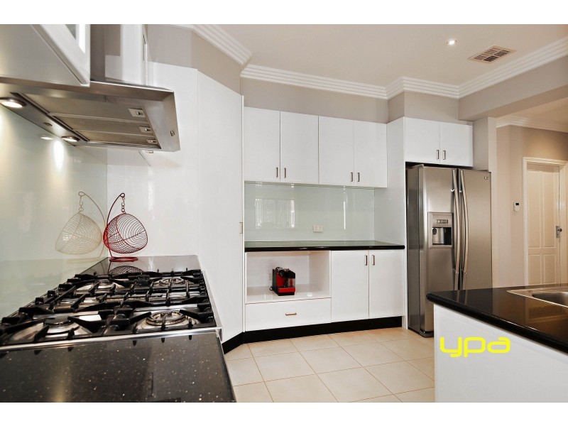 4 Rubicon Avenue, Taylors Hill VIC 3037