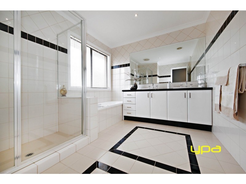 4 Rubicon Avenue, Taylors Hill VIC 3037